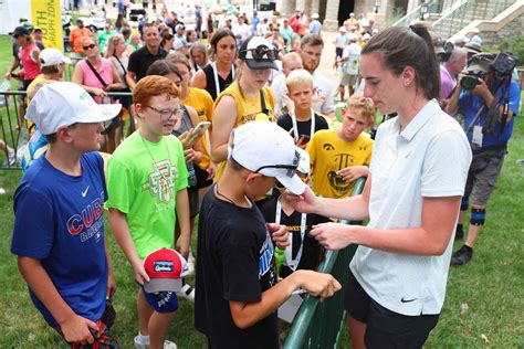 Iowa Basketball S Caitlin Clark Draws Massive Crowds At Golf Tournament