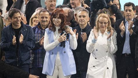 Un gobernador que ocupó un lugar central en el acto de Cristina propuso