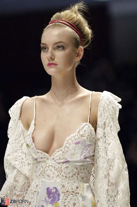 Magnificent Celebs Nipslip Four By Voyeur TROC ZB Porn