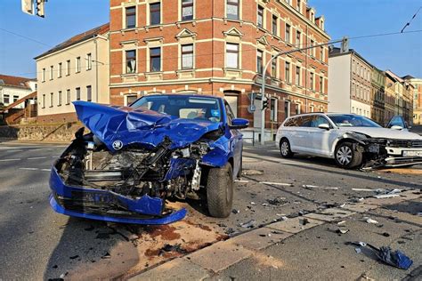 Zwickau Verkehrsunfall Auf Marienthaler Kreuzung Mit Zwei Verletzten