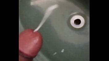 Abspritzen Im Waschbecken Nach Einem Guten Handjob XVIDEOS