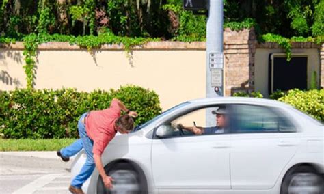 Roma Auto Investe Pedone Morto 47enne Poc Anzi Caso Identico