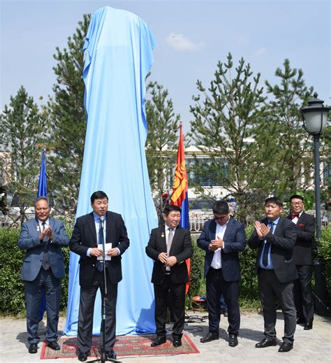 Монгол Улсын авто замын сүлжээний эхлэл цэгт хөшөө босголоо
