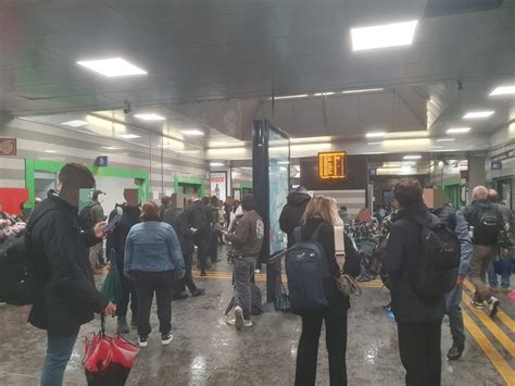 Guasto Alla Linea Elettrica A Garbagnate Raffica Di Treni Soppressi