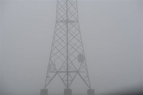 Energieversorgung Mit Kv Stromleitung Im Winter Stock Photo