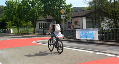 Radfahrerin Stirbt Nach Sturz In Karlsruhe Im Krankenhaus