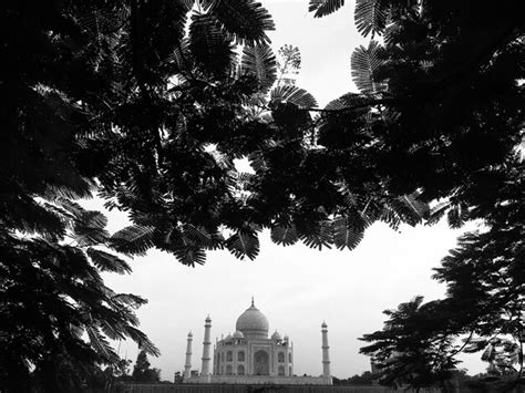 Premium Photo Low Angle View Of Taj Mahal Against Sky
