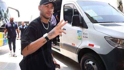 Neymar Dobra Valor De E Arrecada Quantia Astron Mica Em Leil O