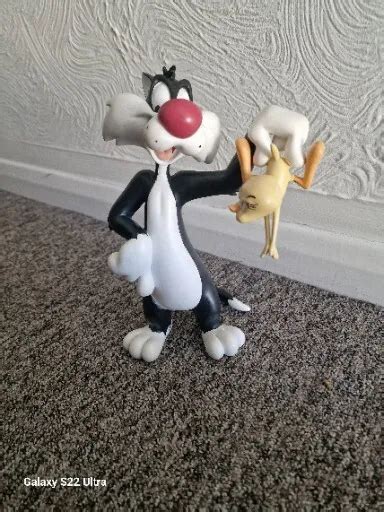 Rare Warner Bros Looney Tunes Sylvester Holding Tweety Statue Fig