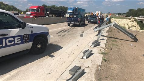 Multi Vehicle Pileup Fuel Spill Shuts Down Northbound Lanes Of I 35 At