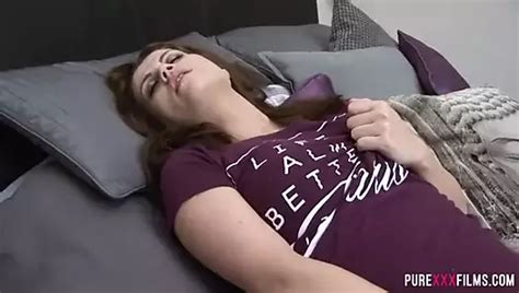 Linda adolescente seducida por la desfloración anal en una verdadera follada casera xHamster