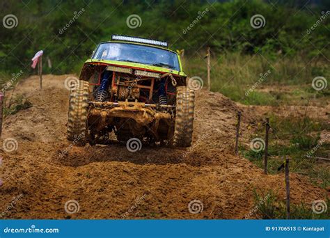 Fora Do Carro Da Estrada Na Trilha De Sujeira Imagem De Stock Imagem