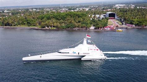 Kapal Siluman Buatan Indonesia Kri Golok Diluncurkan