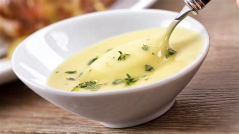 How Hollandaise And Bearnaise Sauce Differ