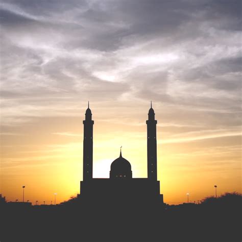 Bahagia Ala Sufi Modern Buya Hamka Santri Menara