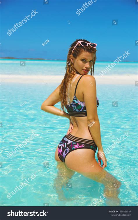 Sexy Woman Bikini On Sea Background库存照片1550226527 Shutterstock