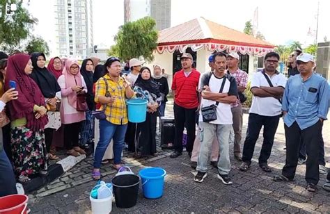 Air Bersih Mati Sepekan Emak Emak Kampung Belimbing Geruduk BP Batam