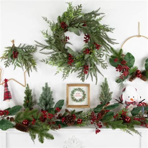 Northlight Mixed Foliage And Red Berries Artificial Christmas Wreath