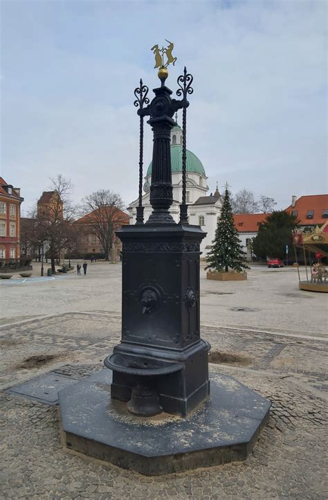 Stołeczne place Rynek Nowego Miasta w Warszawie