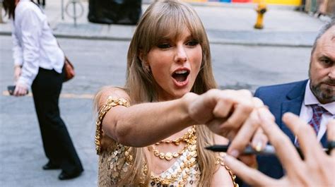 Taylor Swift Fans Urged To Stop Mobbing Her Car And Camping Outside