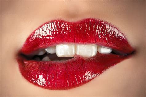 Labios Rojos Sensuales Imagen De Archivo Imagen De Sensual 701951