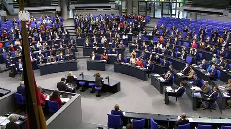 Video Schlagabtausch Im Bundestag Ber Ampel Pl Ne F R Corona Stern De