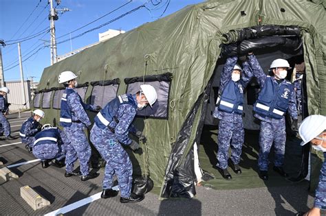 海上自衛隊 第21航空群【公式】 On Twitter 12月5日 館山市 で行われた防災訓練に参加しました😤大型テントの設営や Uh60j ﾍﾘｺﾌﾟﾀｰによる洋上の遭難者の救助と