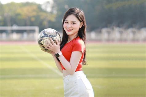 Nhan sắc tựa thiên thần của hot girl hâm mộ ĐT Việt Nam Tạp chí Doanh Nghiệp Việt Nam