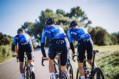 Israel Premier Tech dévoile son nouveau maillot Velo 101