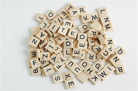 99 Letras Em Madeira Scrabble Bazar Portugal