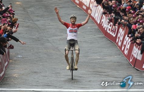 Tiesj Benoot Se Impone En Solitario En La Strade Bianche 2018