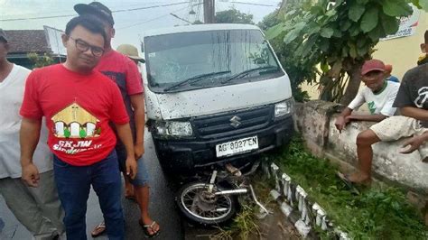 Kecelakaan Maut Di Kediri Pemotor Tertabrak Pikap Saat Menyeberang 1