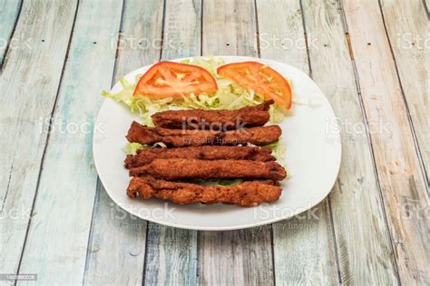 Seekh Kebab Dibuat Dengan Daging Yang Dibumbui Dicincang Atau Digiling