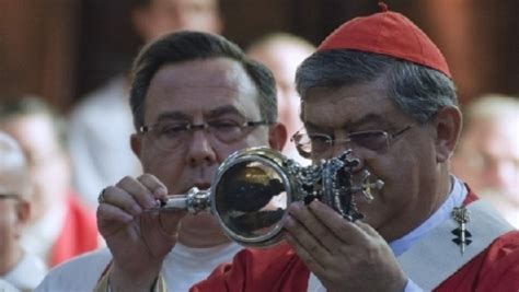 Napoli In Festa Si Ripete Il Miracolo Della Liquefazione Del Sangue Di