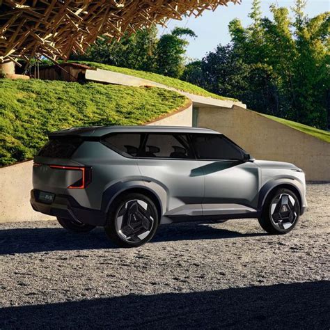 Kia EV5 Concept Revealed as the EV9's Compact-SUV Sibling