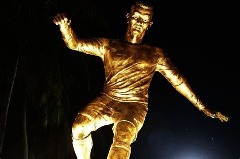 Cristiano Ronaldo statue in India's Goa stirs controversy | Daily Sabah