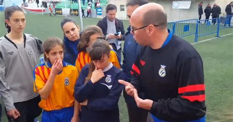 La Lección De Vida Del Entrenador De Una Selección De Fútbol Femenina A Sus Jugadoras Que