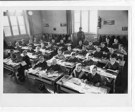 Photo De Classe Cours élémentaire 2ème Année De 1960 Vivier Au Court