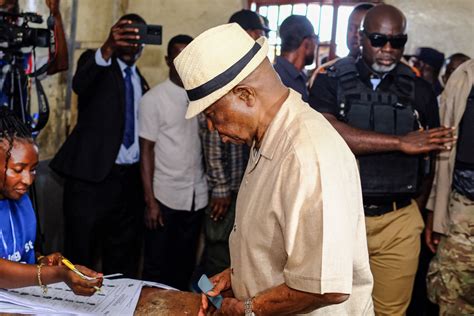 Pr Sidentielle Au Liberia Boakai Et Weah Au Coude Coude Jeune Afrique