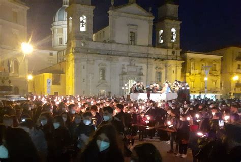 Caltanissetta Ha Abbracciato La Via Crucis Con Le Vare Per Le Vie Del