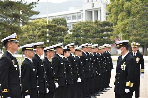 海上自衛隊 幹部候補生学校 On Twitter 一般幹部候補生課程と医科歯科看護科幹部候補生課程の入校時の 分隊点検 を行いました