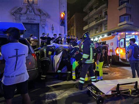 Catania Violento Incidente Tra Due Auto All Incrocio Tra Via Imbriani