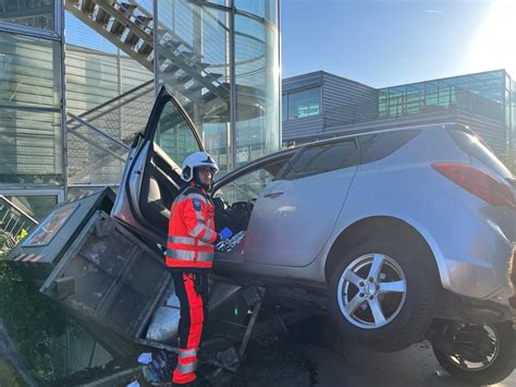 Drohender Absturz Wiener Hing Schwer Verletzt Ber Abgrund Puls