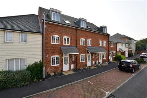 3 Bed Terraced House For Sale In Laurence Rise Dartford Kent Da2 £