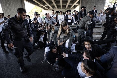 Ultraortodoksni Jevreji Blokirali Autoput U Znak Protest U Izraelu