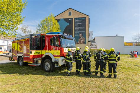 Balkonbrand führt zu Großeinsatz Freiwillige Feuerwehr Burghausen