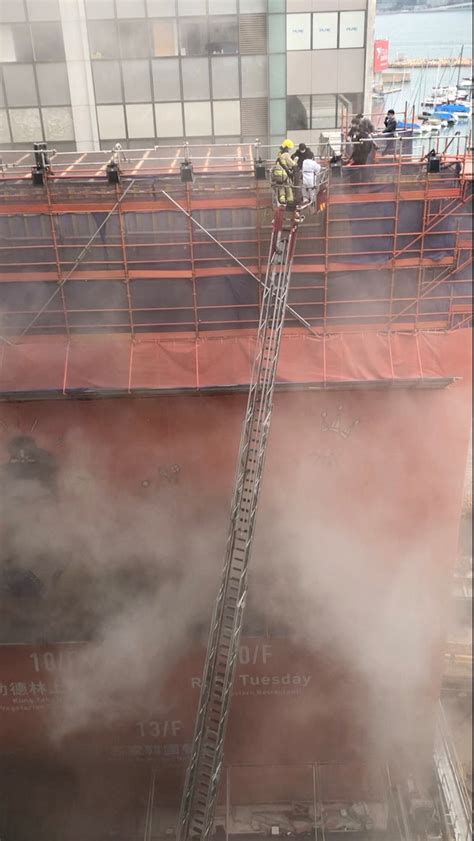 Hundreds Rescued From Roof After Hong Kong World Trade Center Fire Cgtn