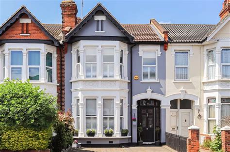 3 Bed Property For Sale In Bournemouth Park Road Southend On Sea Ss2