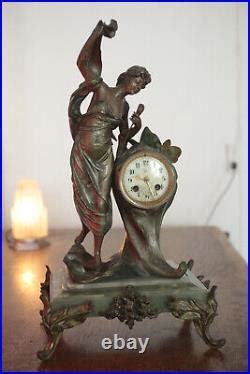 Art Nouveau Pendule Sculpture Socle En Marbre Et Onyx Vert Sculpture