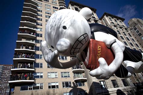 Macy's Thanksgiving Day Parade balloons take flight - CBS News